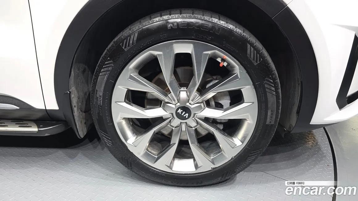 Kia Sorento — фото 7
