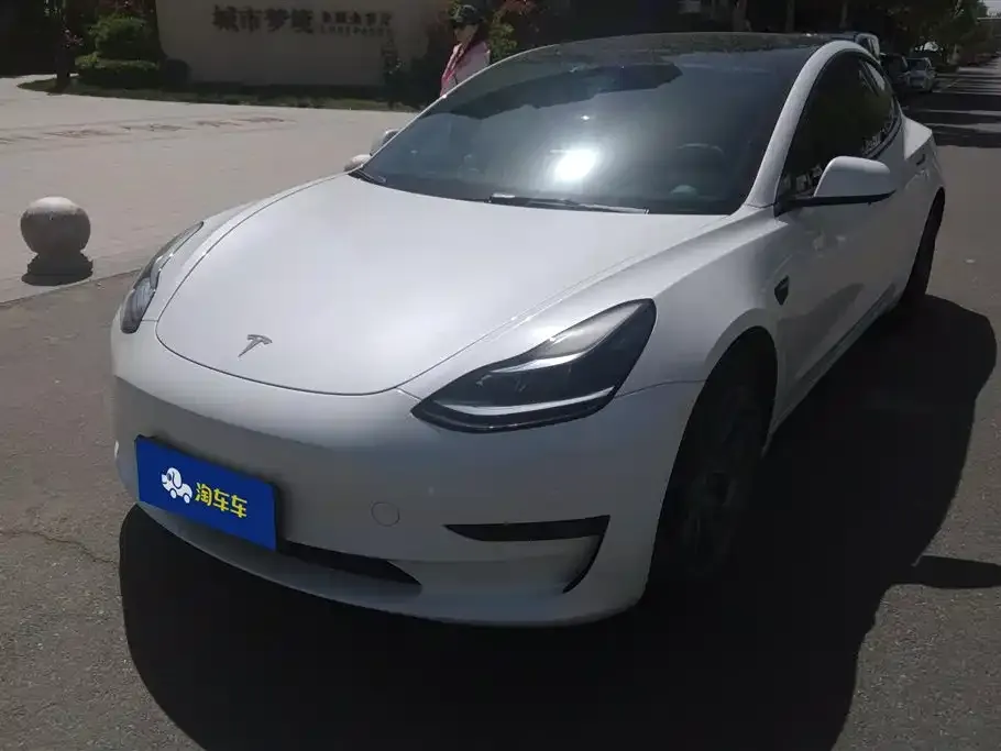 Tesla Model 3 — фото 1