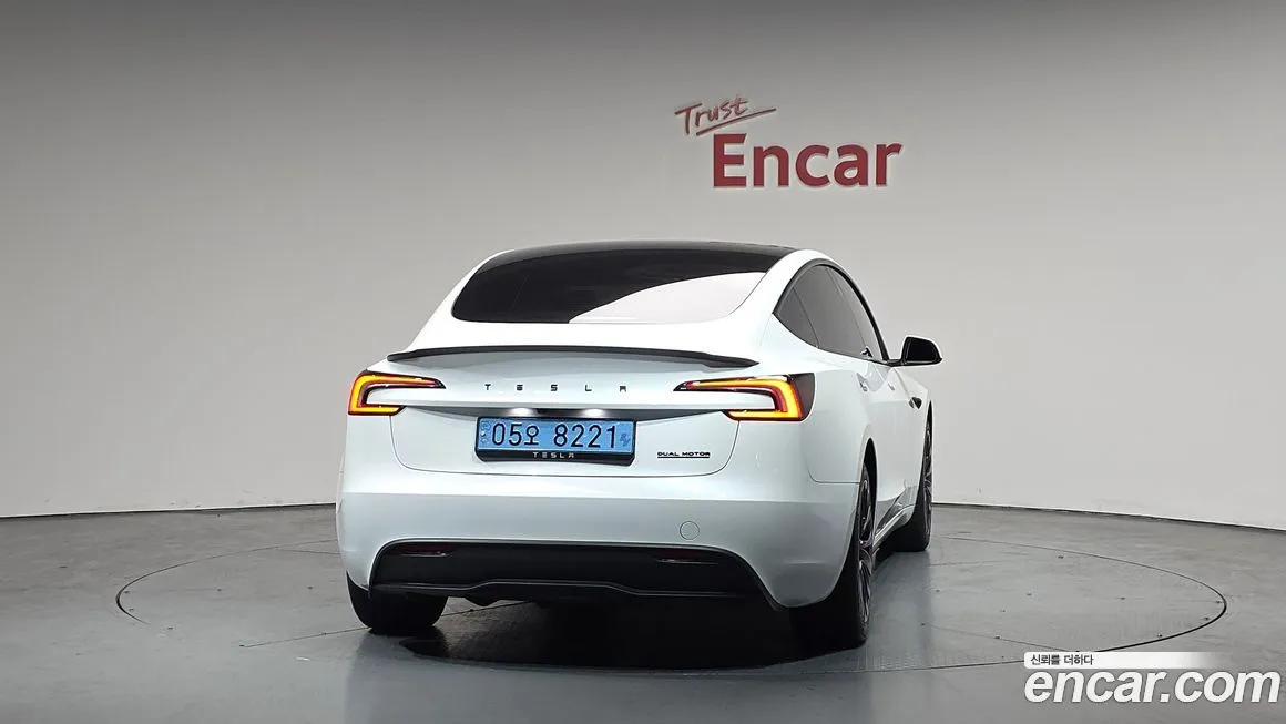 Tesla Model 3 — фото 2