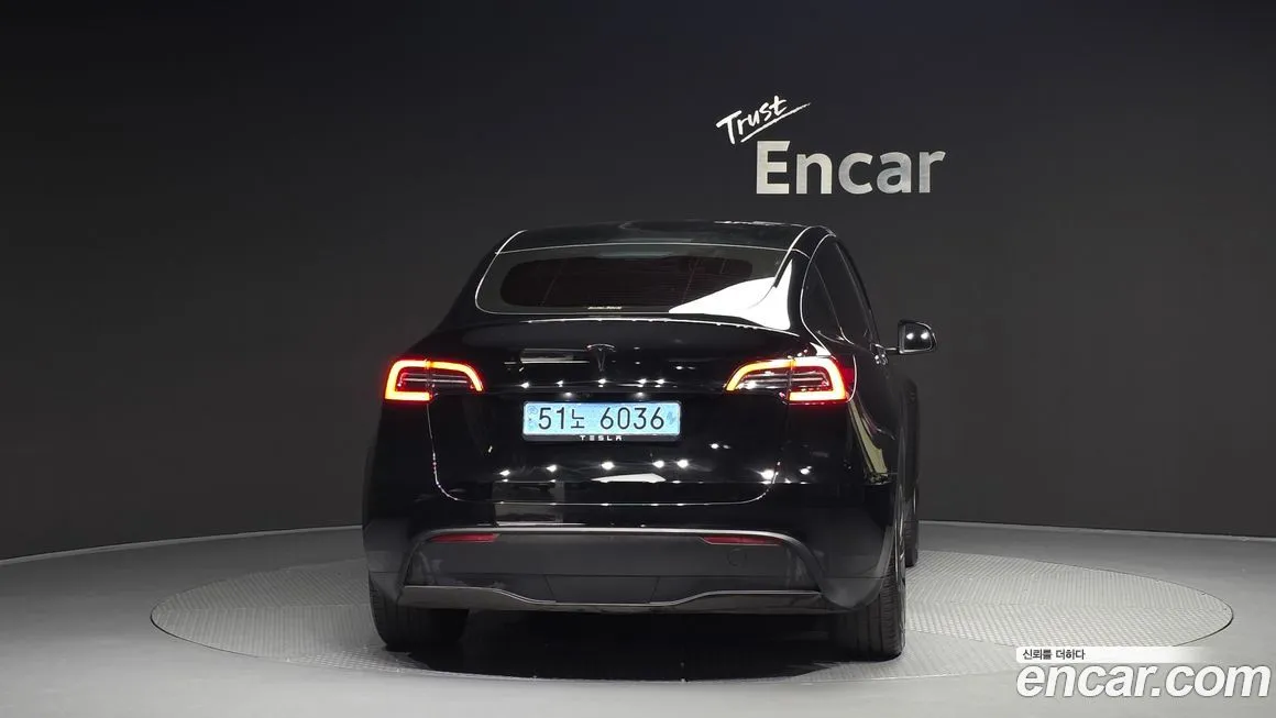 Tesla Model Y — фото 10