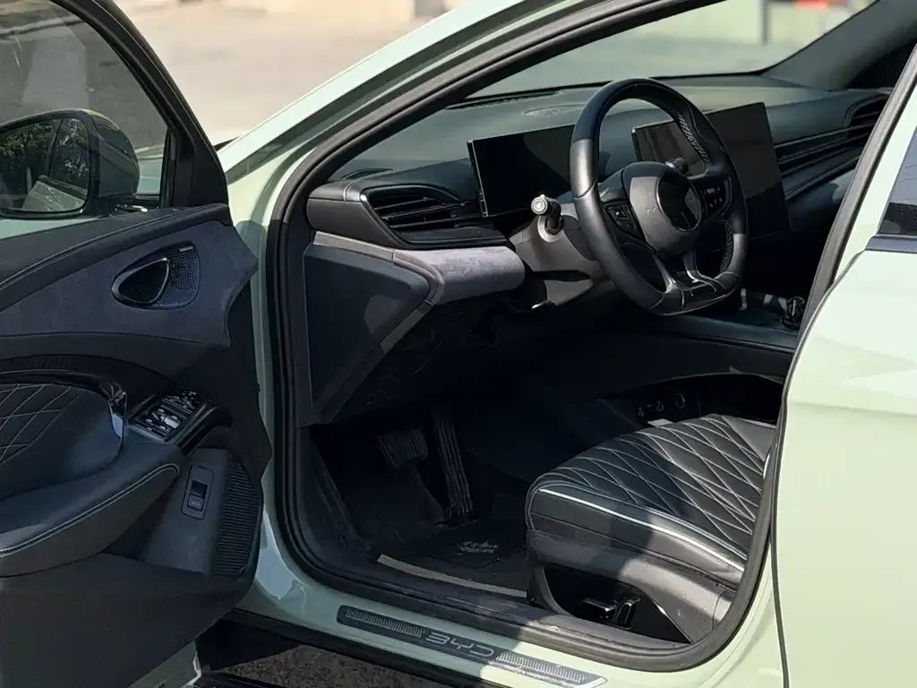 BYD Seal — фото 7