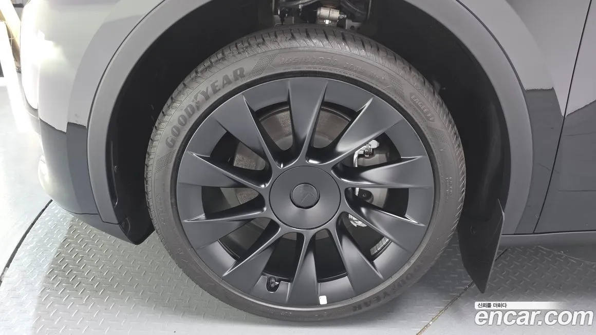 Tesla Model Y — фото 4