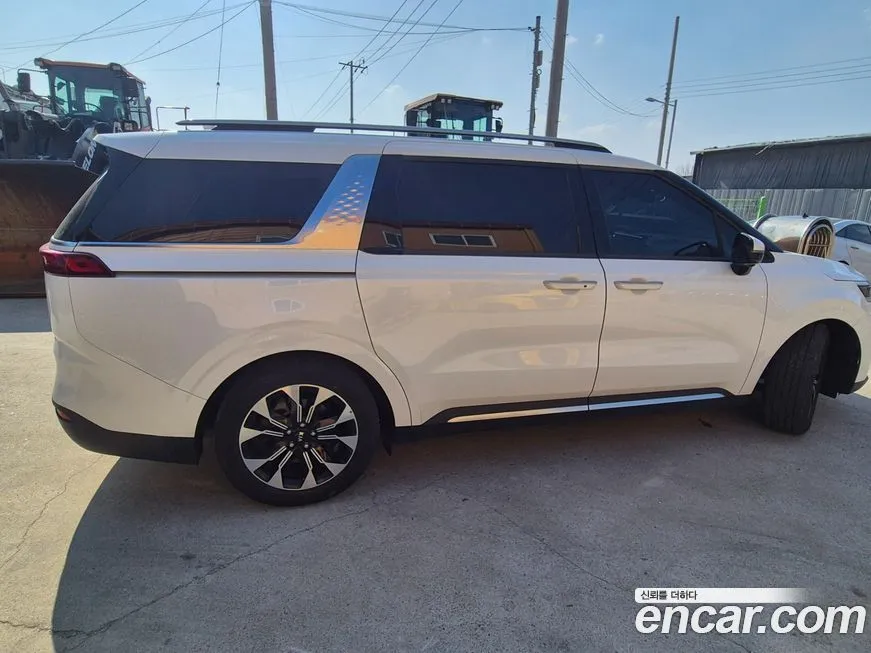 Kia Carnival — фото 4