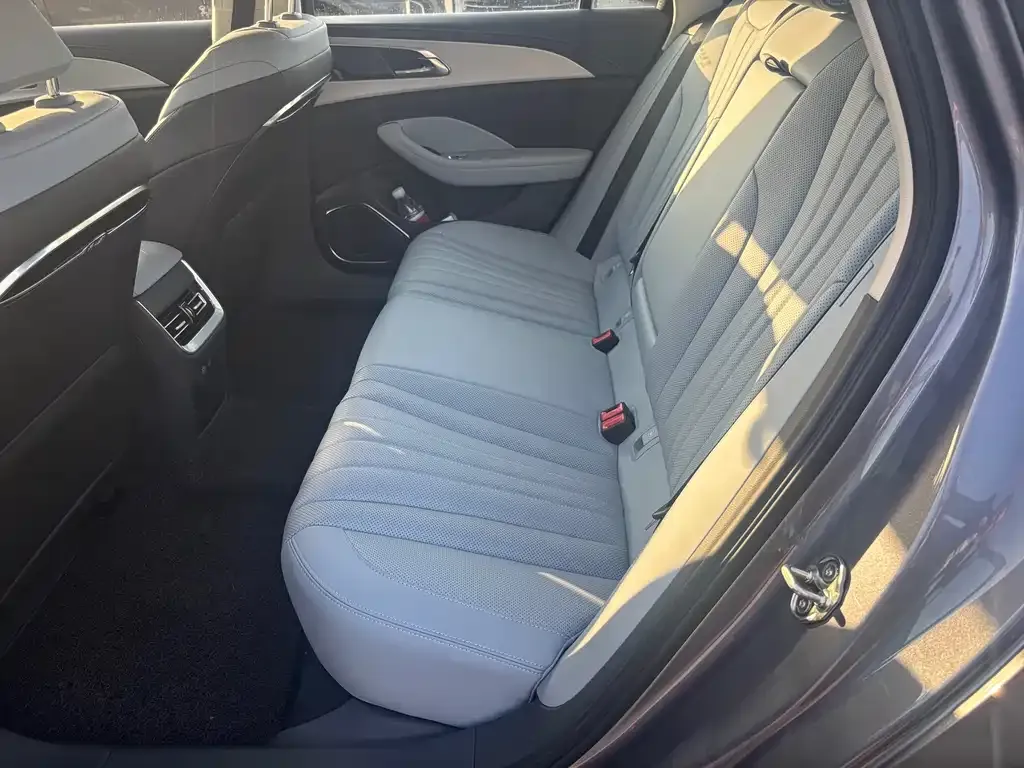 Hongqi H5 PHEV 2025 из CN, фото 2