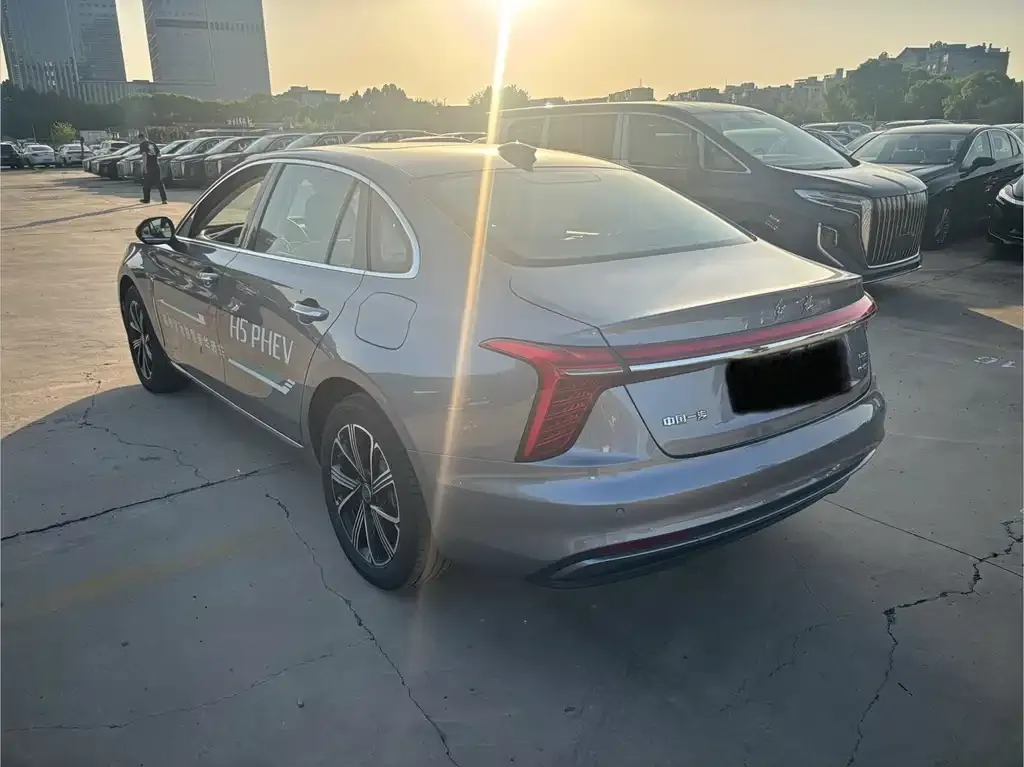 Hongqi H5 PHEV 2025 из CN, фото 4