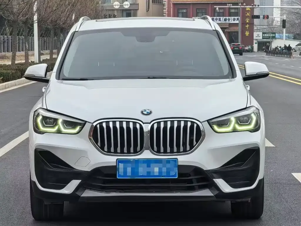 BMW X1 — фото 1