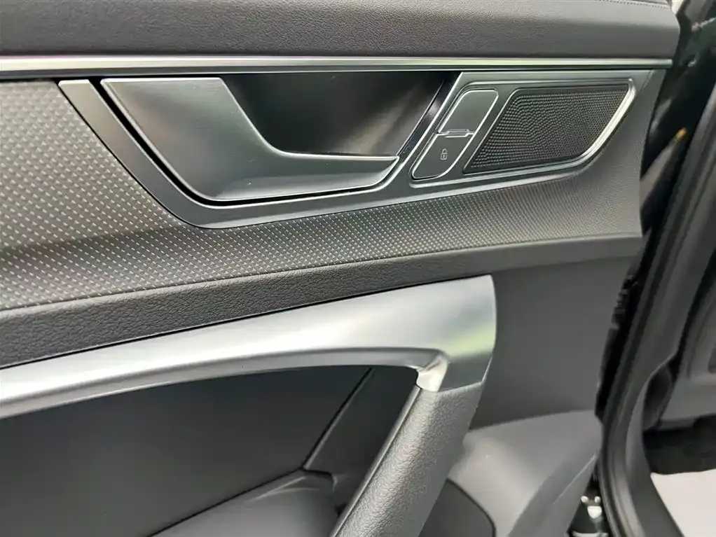 Audi A6L 2024 из CN, фото 7