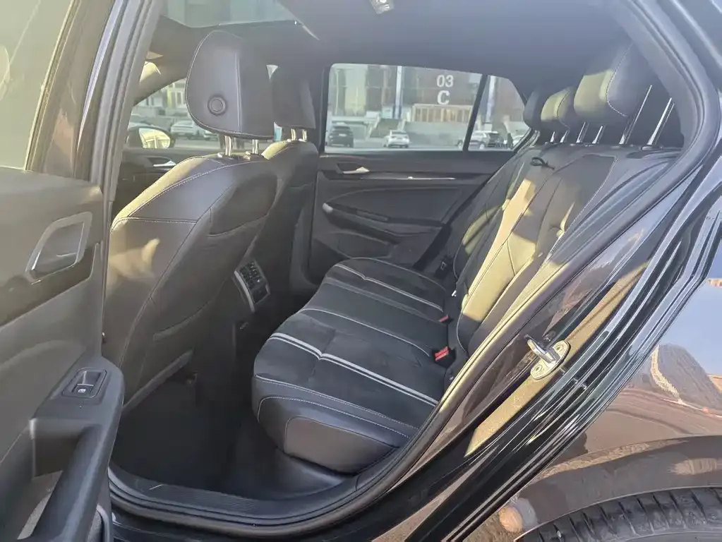 Volkswagen Golf 2022 из CN, фото 9