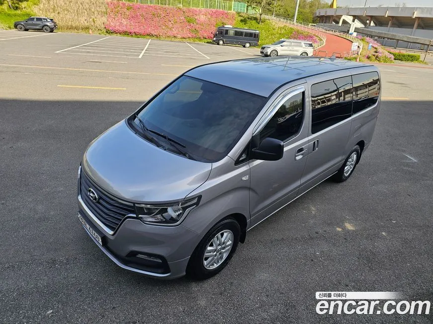 Hyundai Starex — фото 1