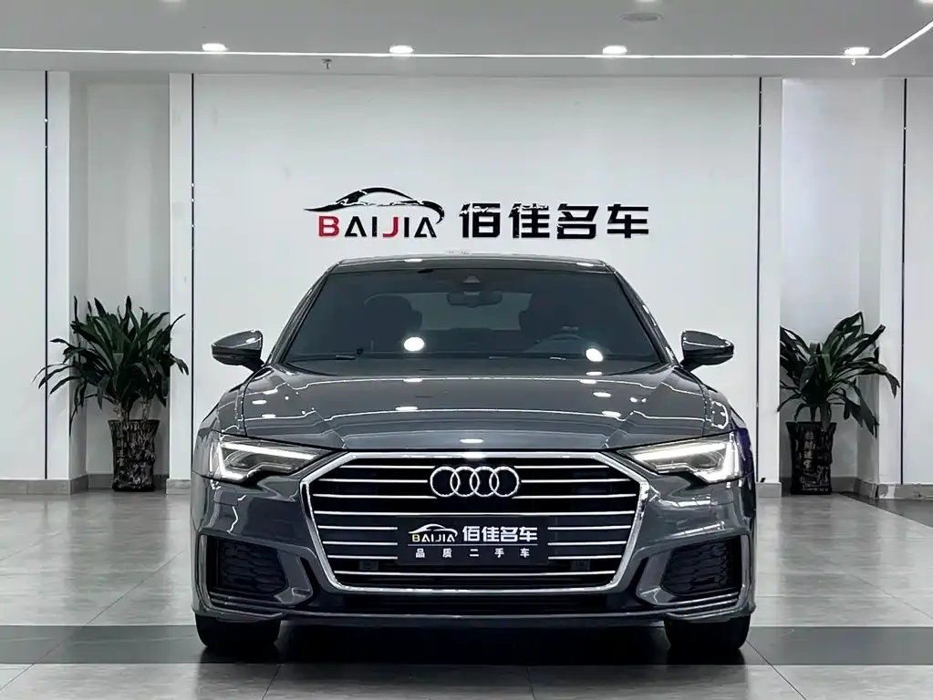Audi A6L — фото 1