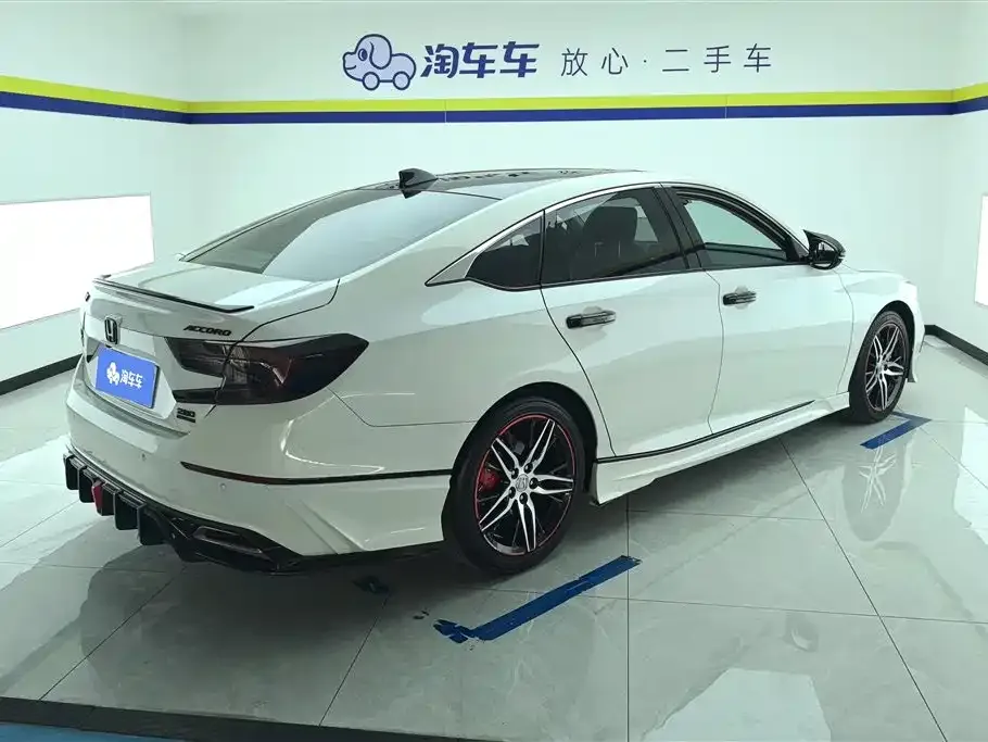 Honda Accord — фото 10