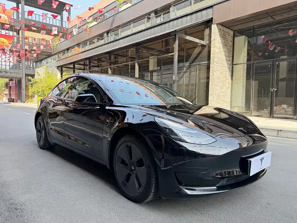 Tesla Model 3 — фото 8