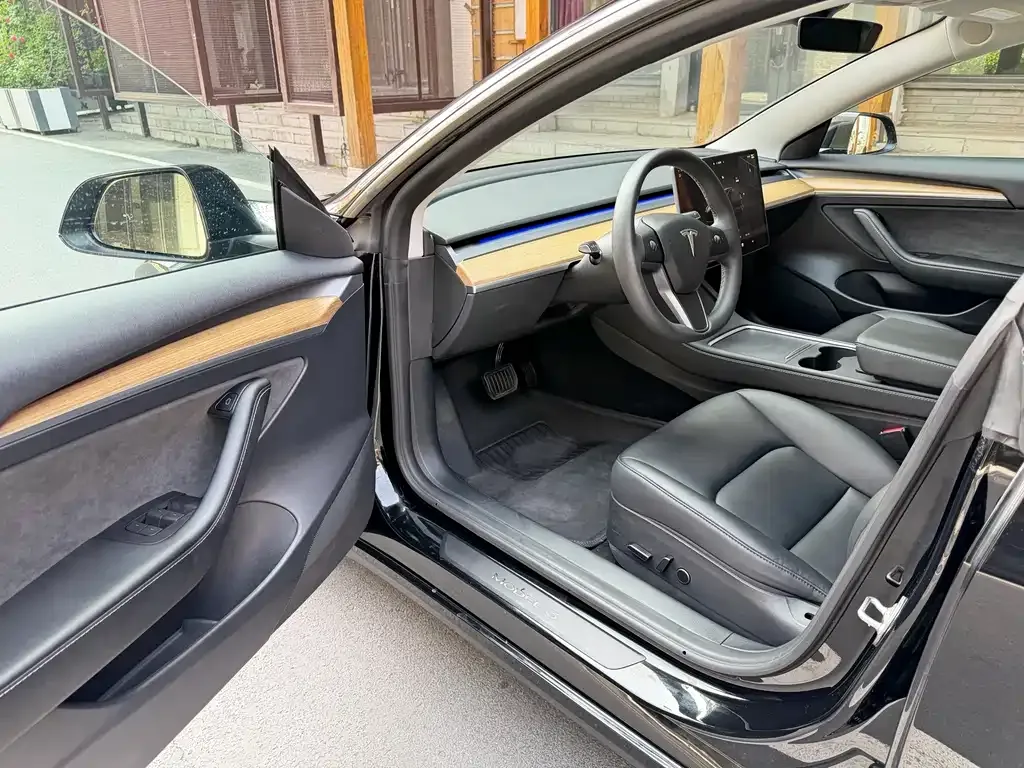 Tesla Model 3 — фото 10