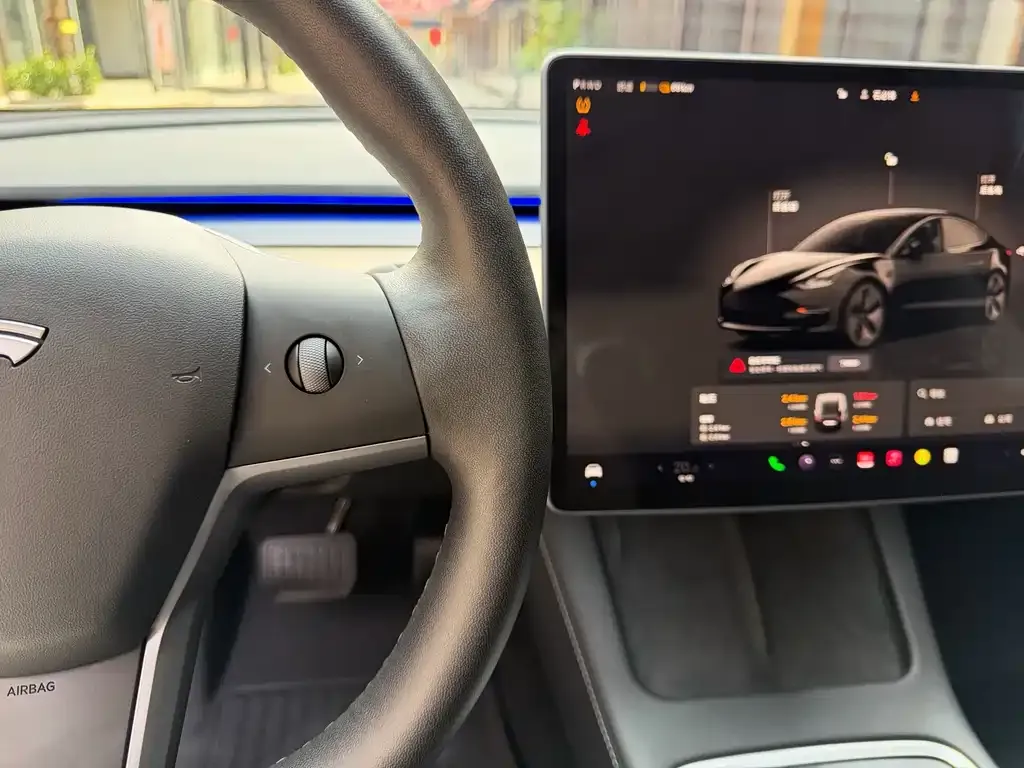 Tesla Model 3 — фото 3