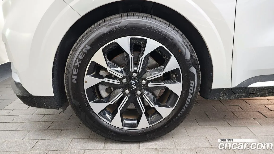 Kia Carnival — фото 10