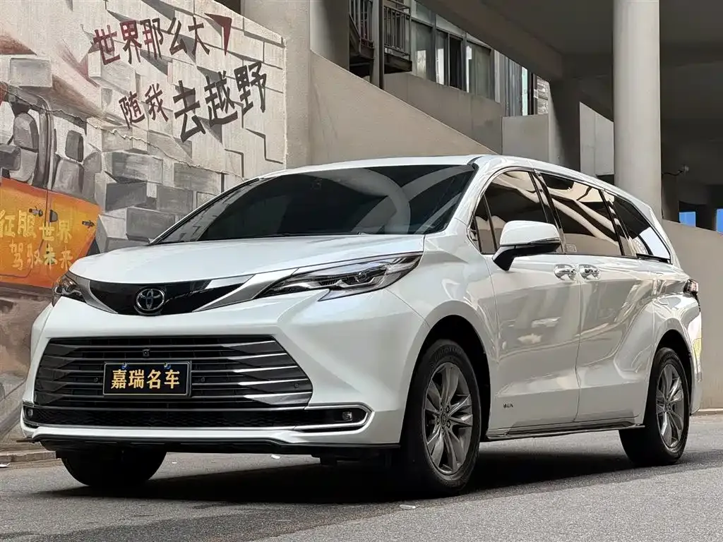 Toyota Sienna 2024 из CN, фото 1