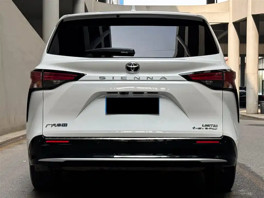 Toyota Sienna 2024 из CN, фото 2