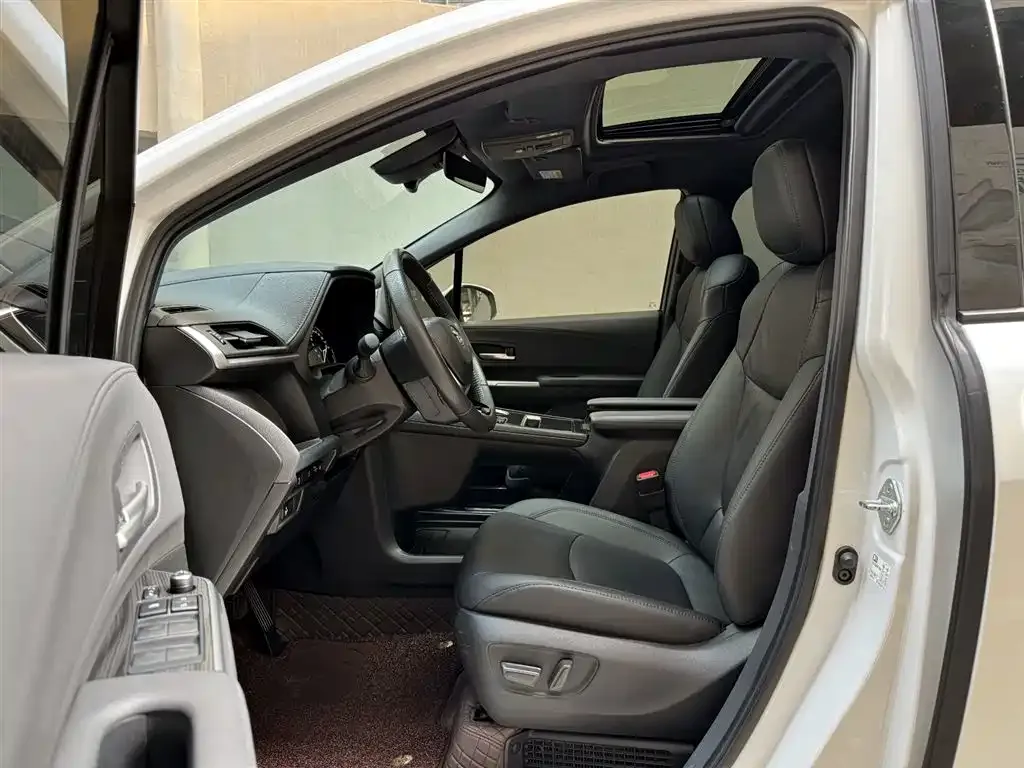 Toyota Sienna 2024 из CN, фото 5