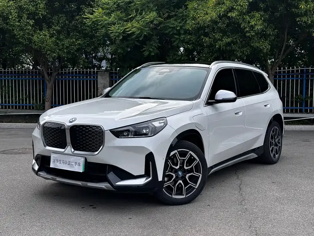 BMW iX1
