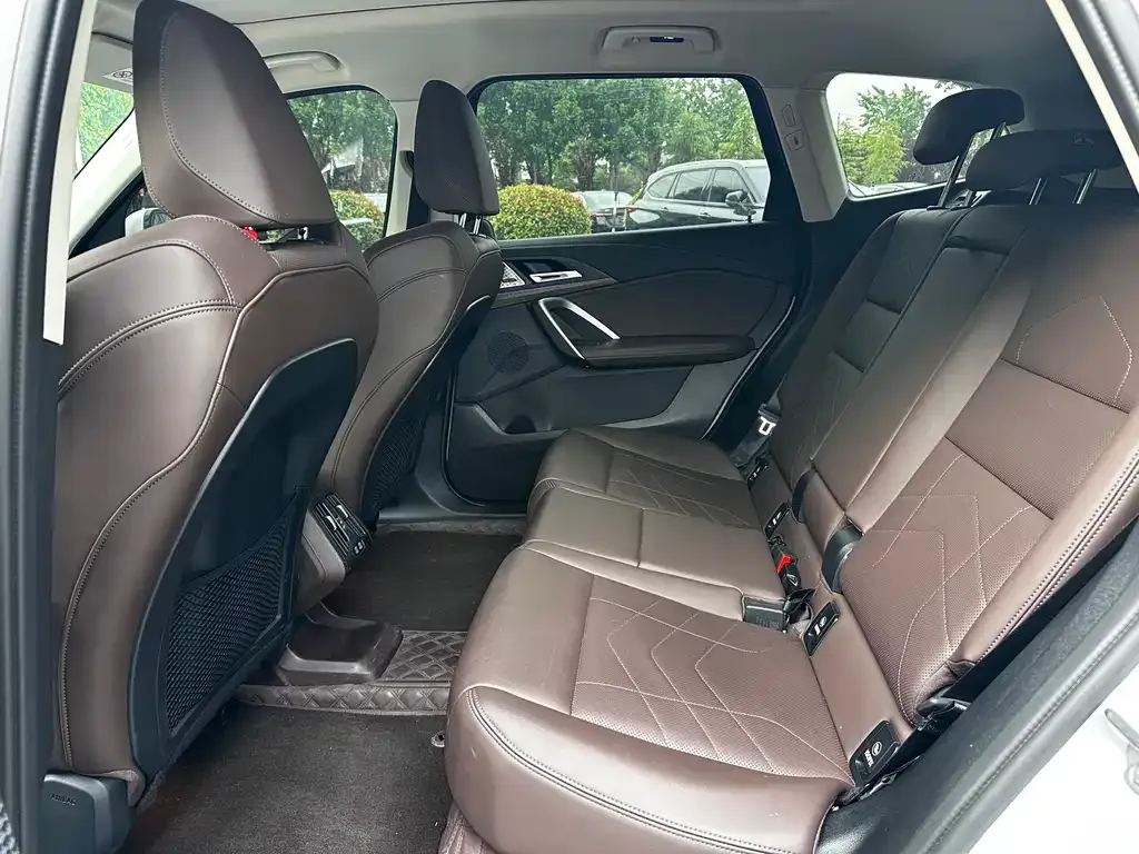 BMW iX1 2024 из CN, фото 5
