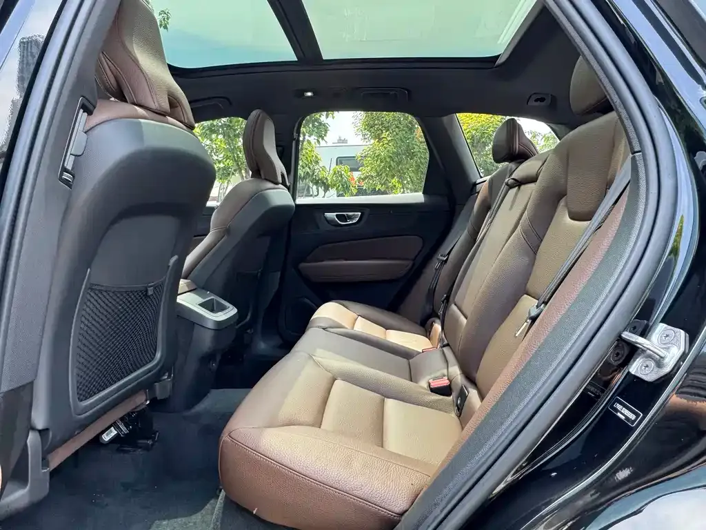 Volvo XC60 2022 из CN, фото 4