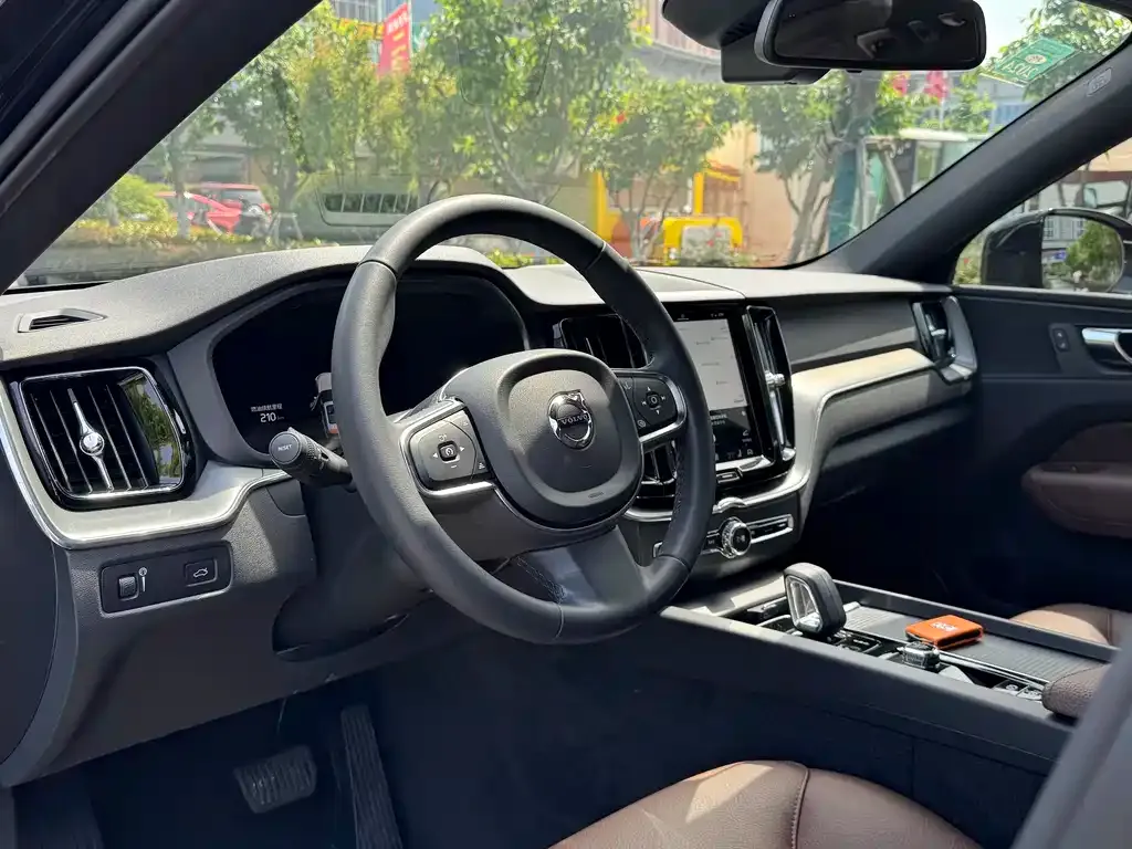 Volvo XC60 2022 из CN, фото 2
