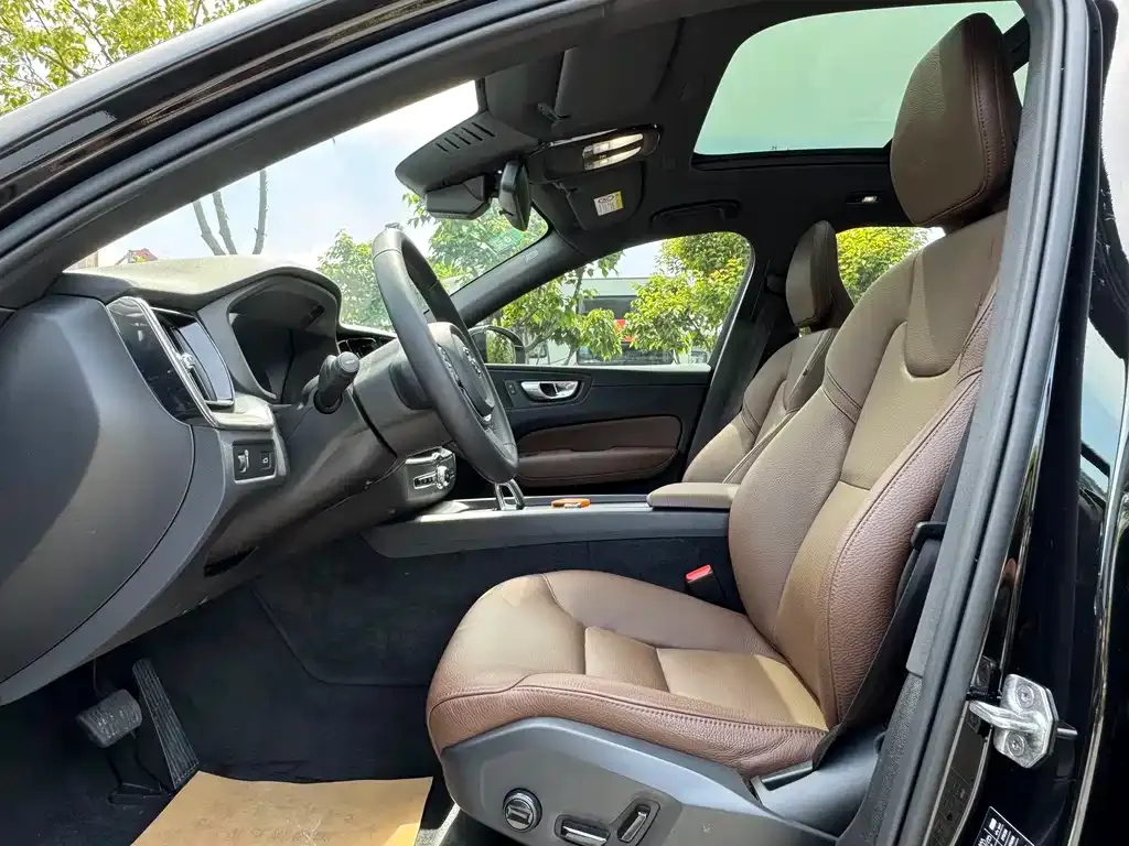 Volvo XC60 2022 из CN, фото 3
