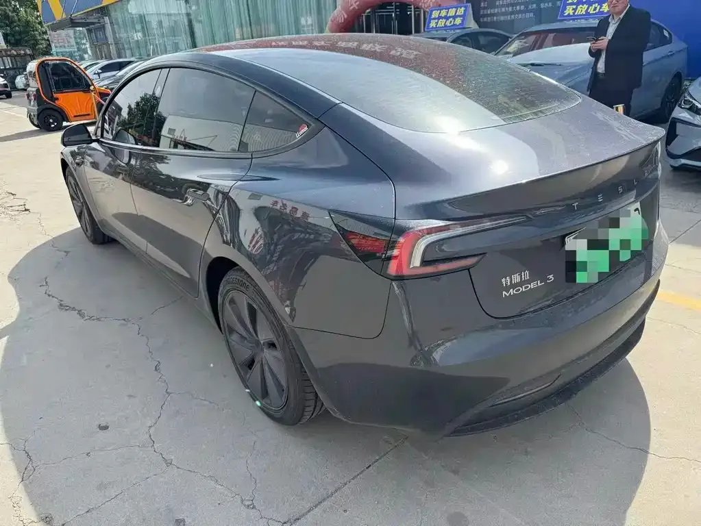 Tesla Model 3 — фото 2