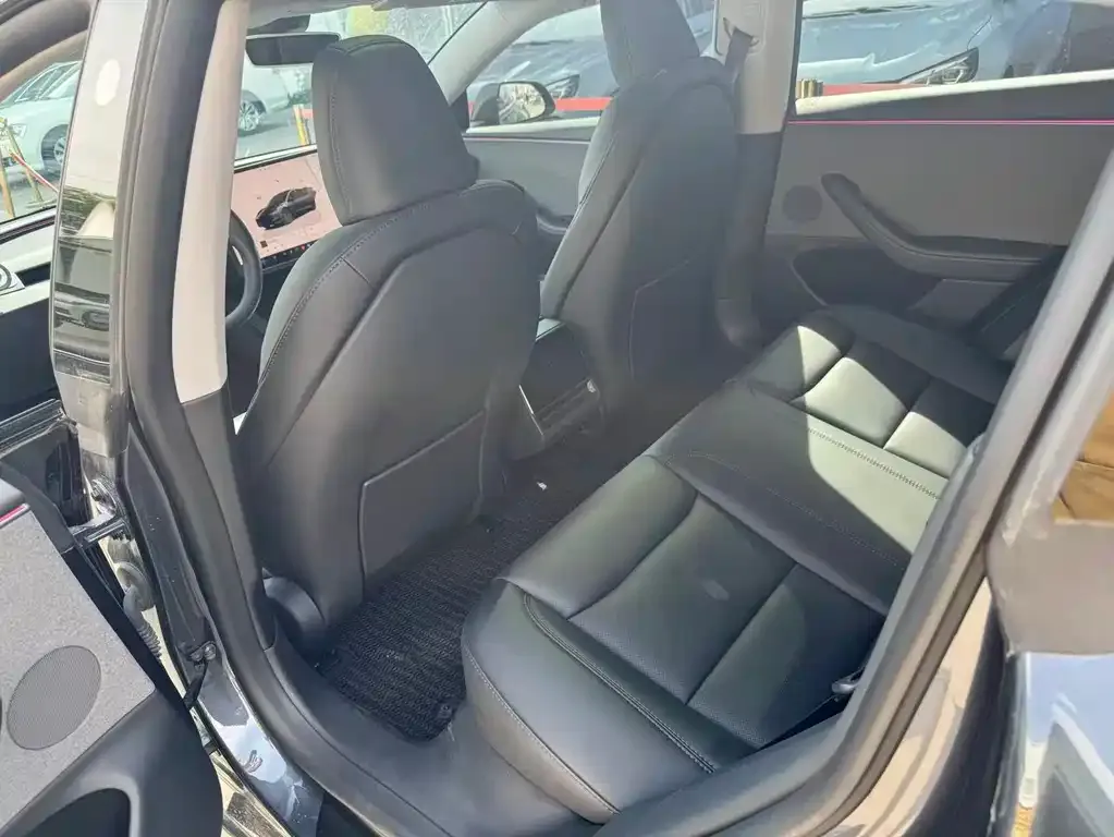Tesla Model 3 — фото 4