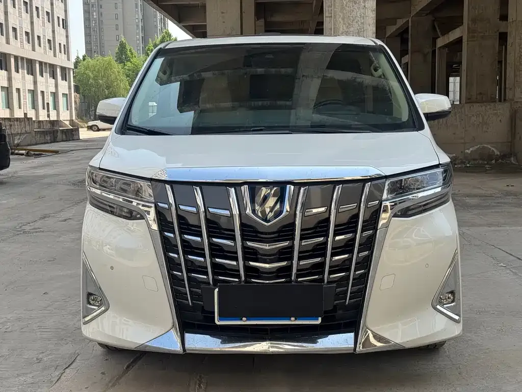 Toyota Alphard — фото 5