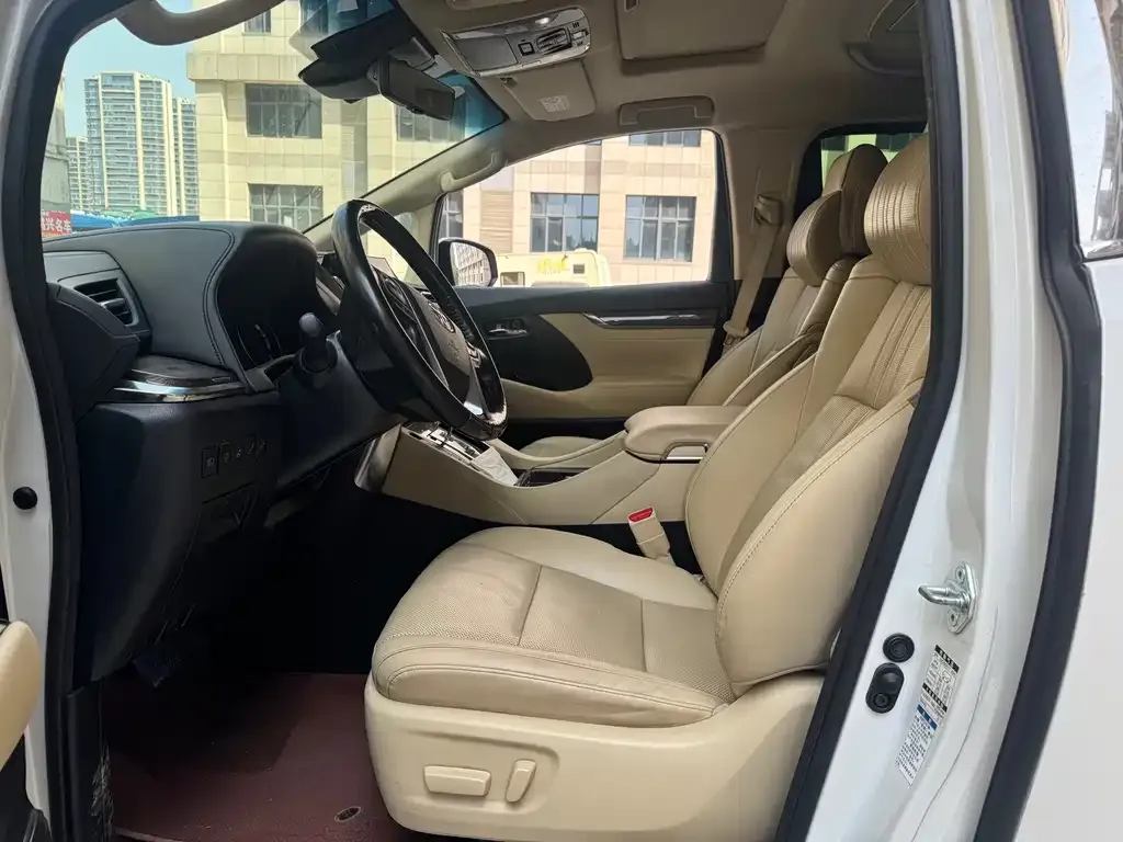 Toyota Alphard — фото 4