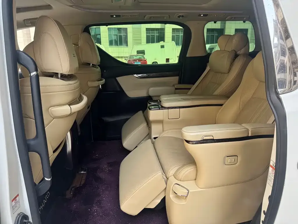 Toyota Alphard — фото 2