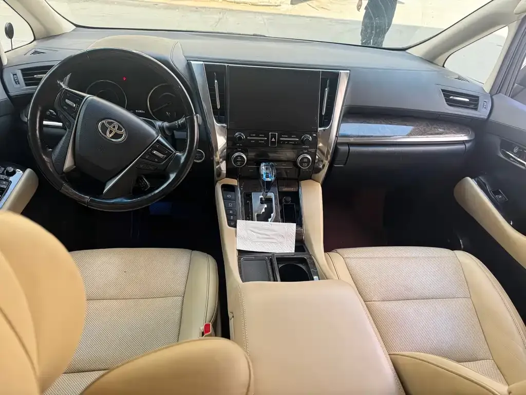 Toyota Alphard — фото 8