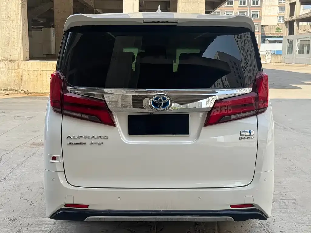 Toyota Alphard — фото 9
