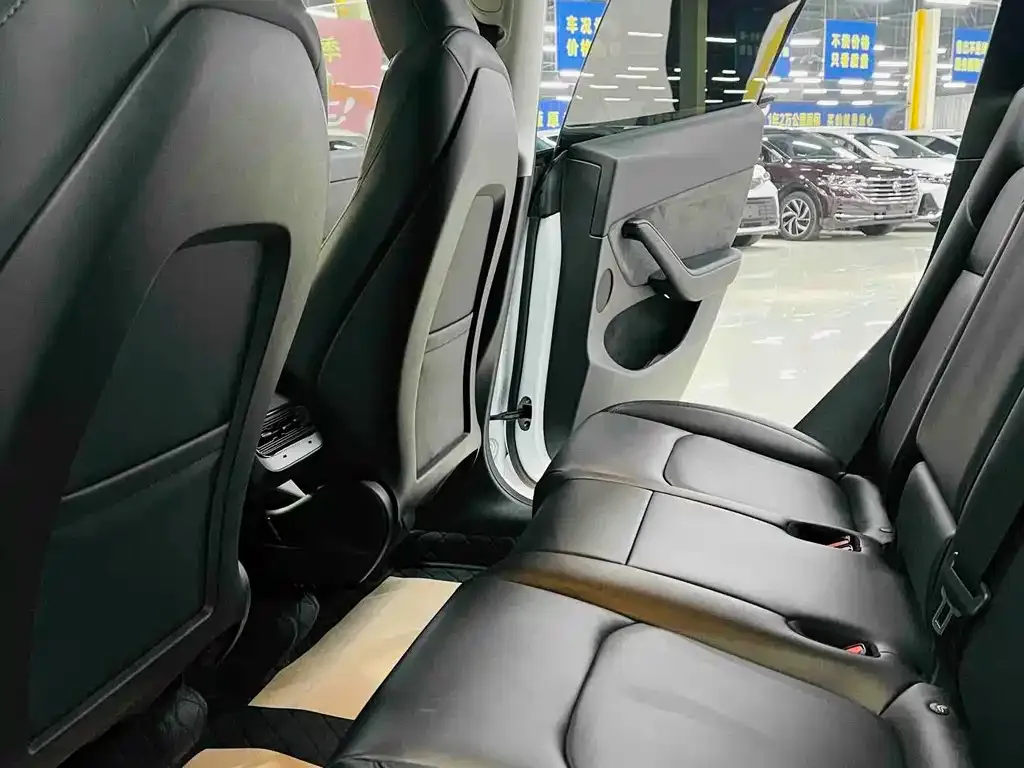 Tesla Model Y 2024 из CN, фото 8