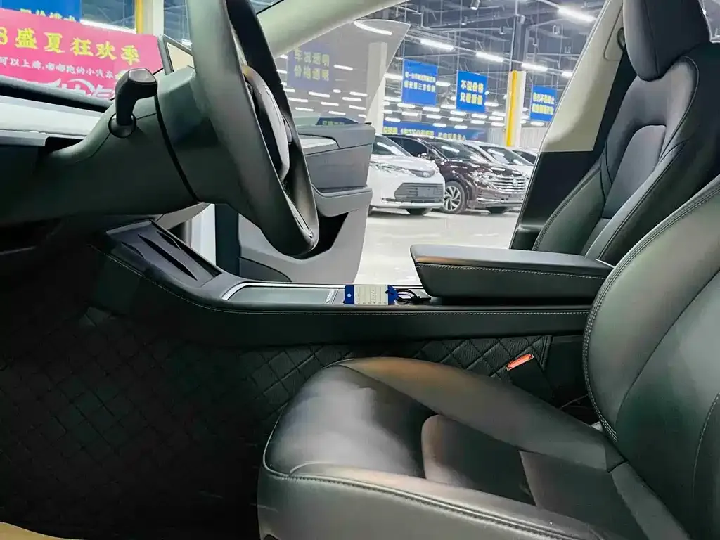 Tesla Model Y 2024 из CN, фото 3