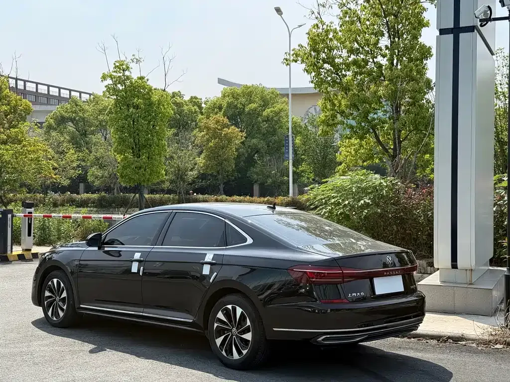 Volkswagen Passat — фото 7