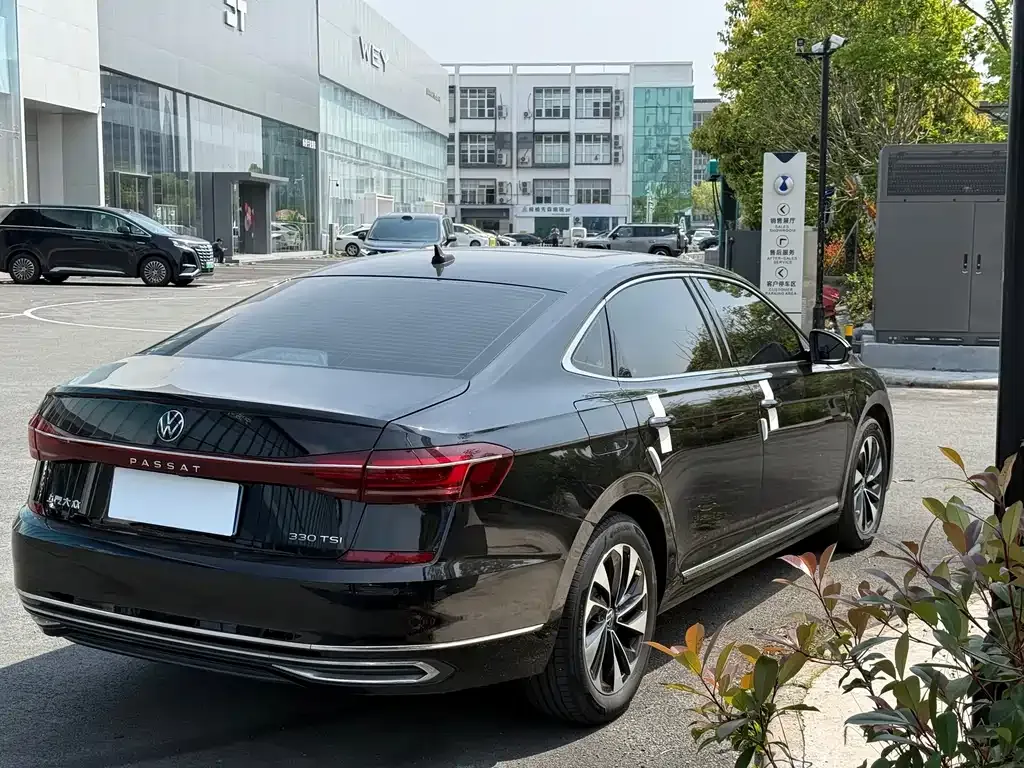 Volkswagen Passat — фото 10