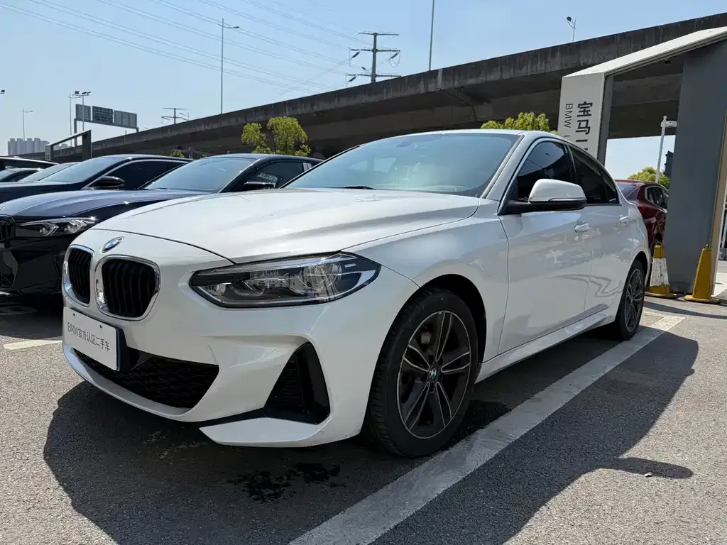 BMW 1 Series 2022 из CN, фото 1