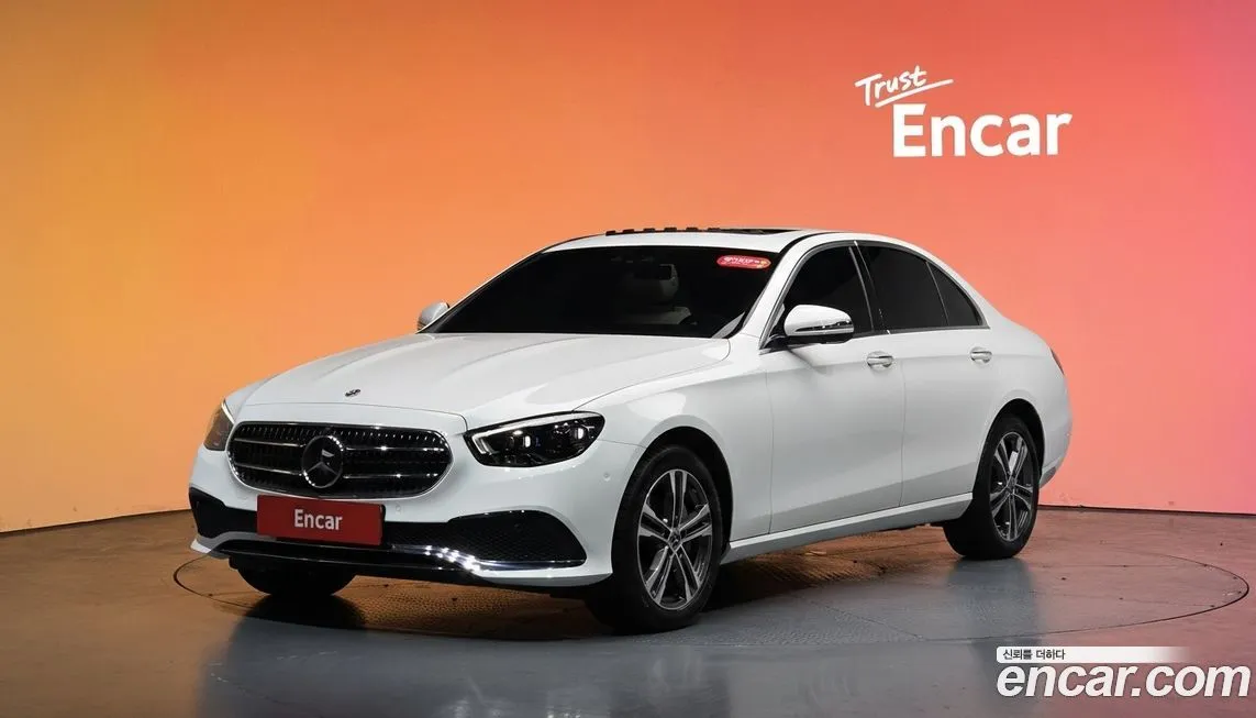 Mercedes-Benz E-Class — фото 1