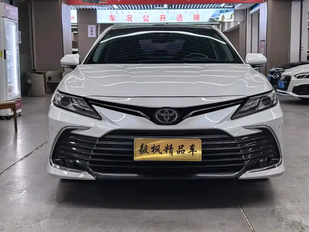 Toyota Camry — фото 7