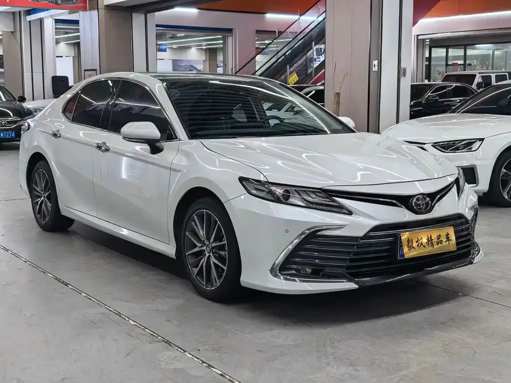Toyota Camry — фото 5