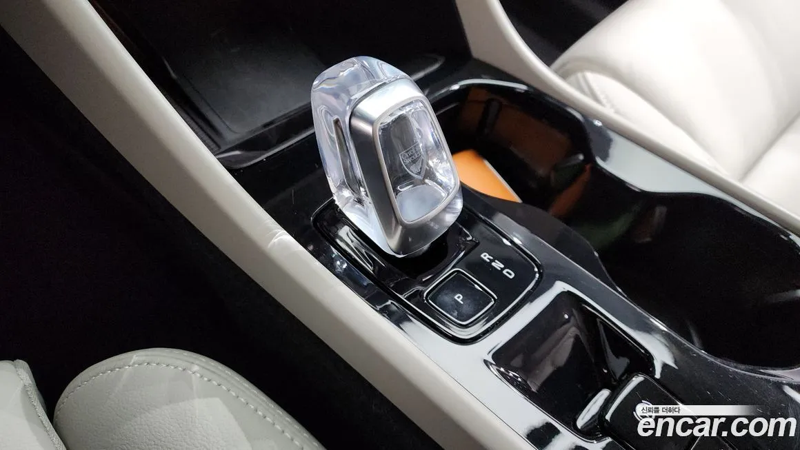 Volvo XC40 2025 из KR, фото 5