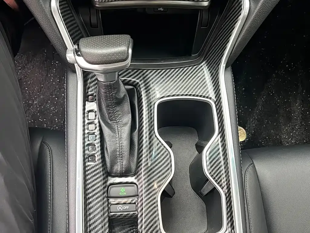 Honda Accord — фото 10