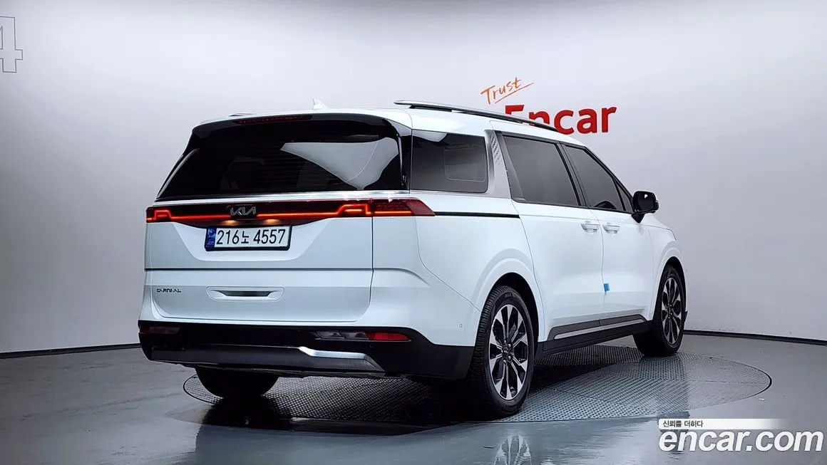 Kia Carnival — фото 10