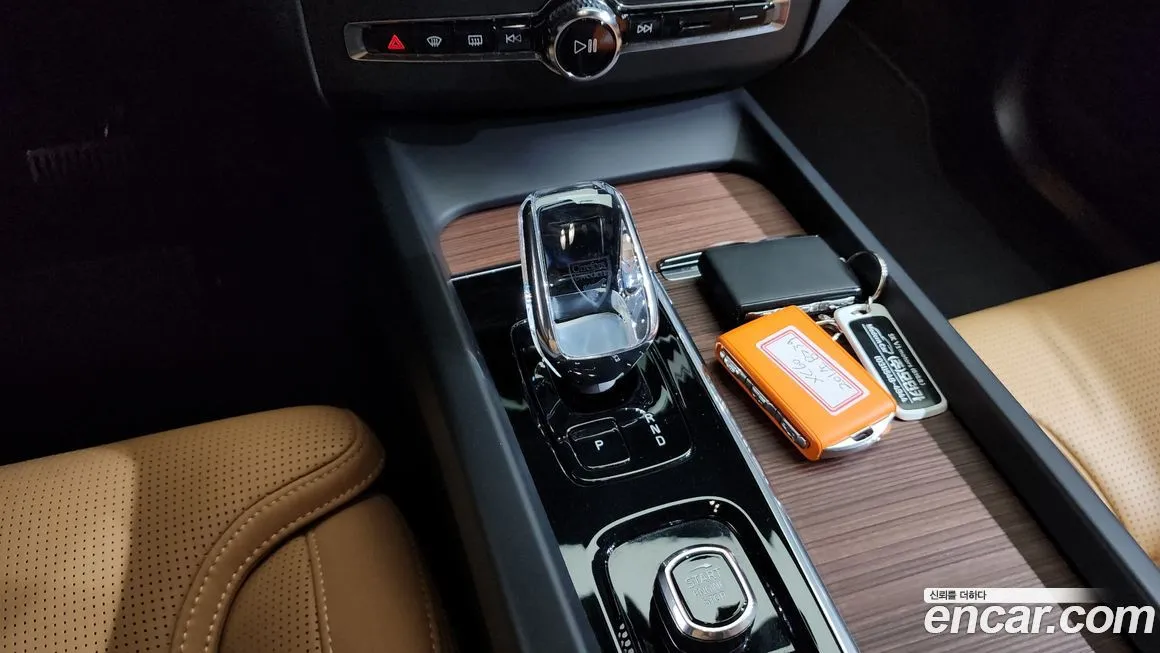 Volvo XC60 — фото 10