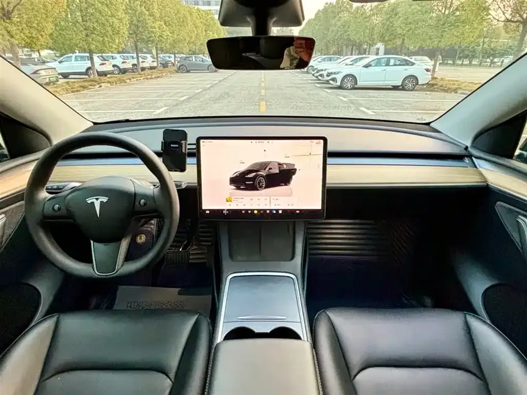 Tesla Model Y — фото 3