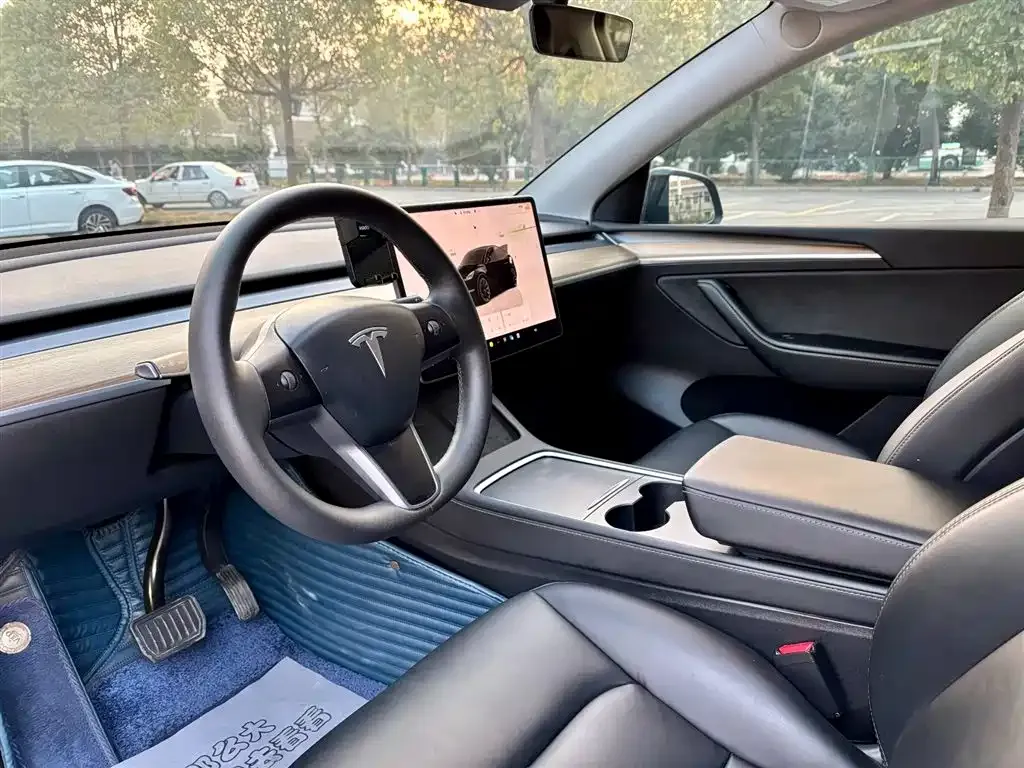 Tesla Model Y — фото 4