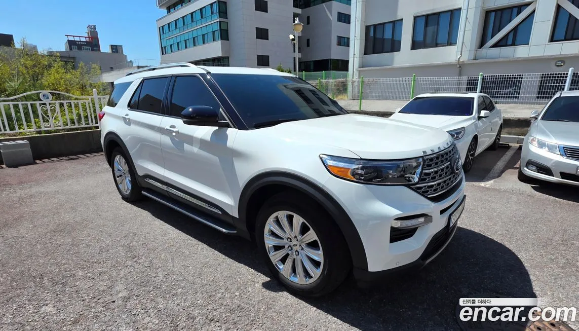 Ford Explorer — фото 1