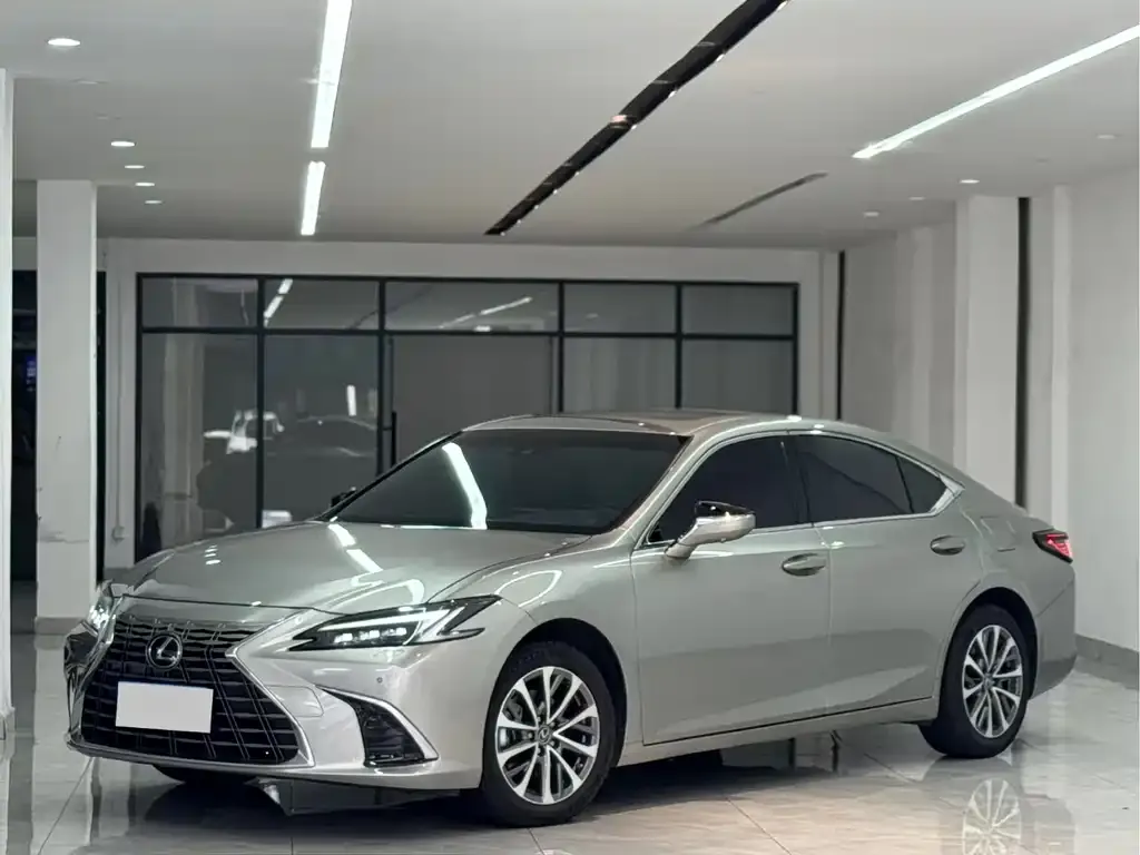 Lexus ES — фото 1